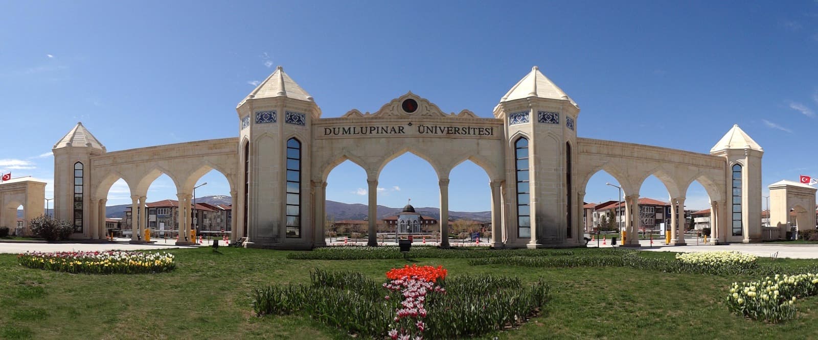 Üniversiteden Kareler